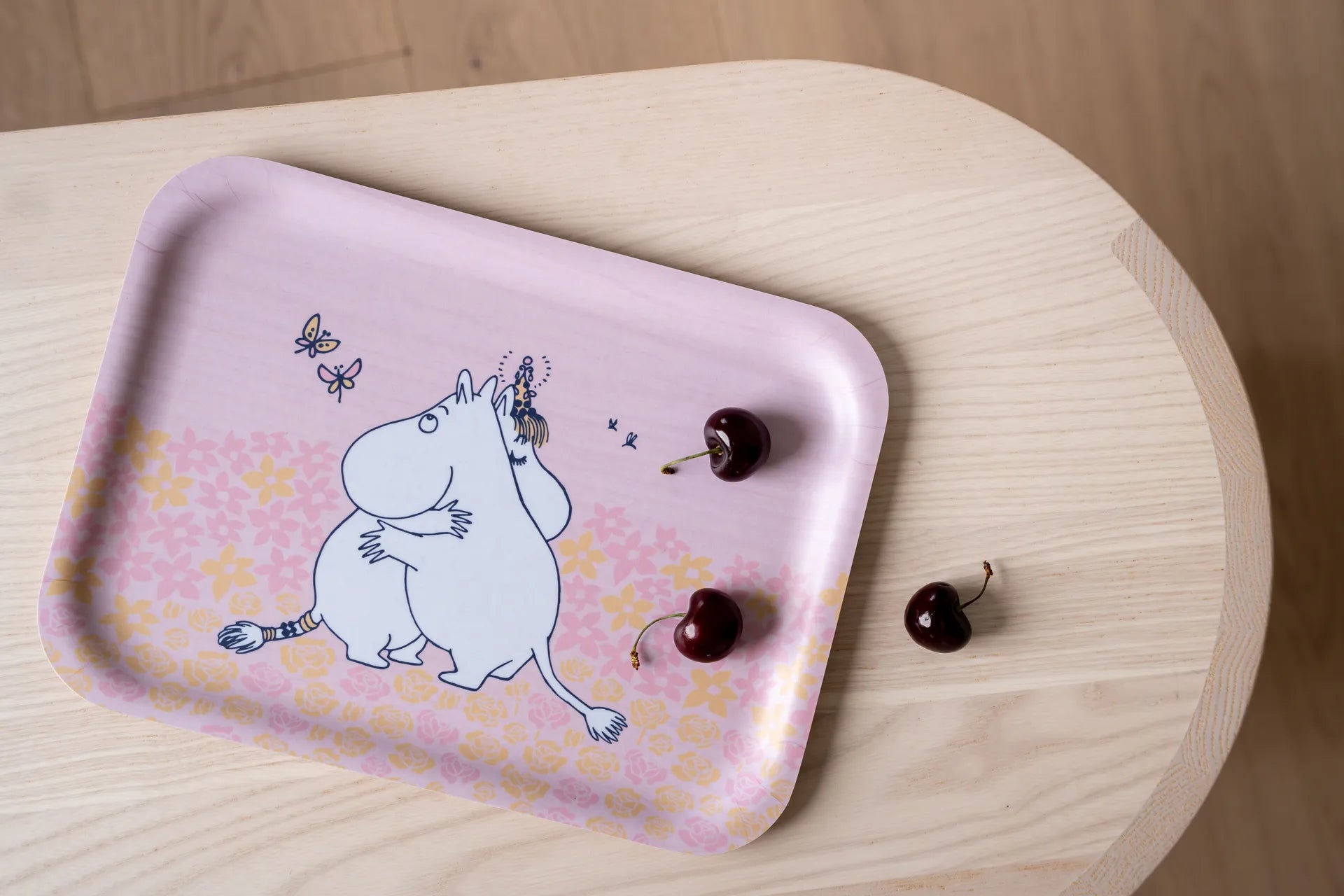MOOMIN TRAY 27X20CM, THE HUG
