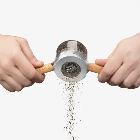 Ortwo Spice Pepper Grinder by Dreamfarm