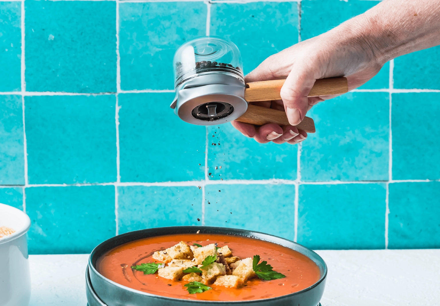 Ortwo Spice Pepper Grinder by Dreamfarm