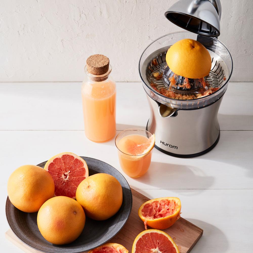 Hurom ジューサー シルバー Amazon.com: HUROM HZ Slow Juicer, Silver : Home & Kitchen